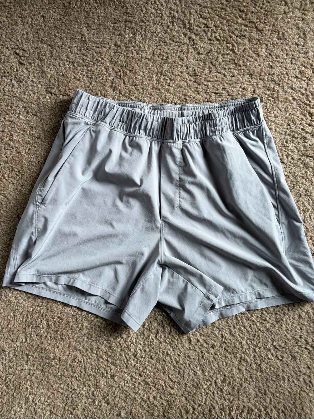 lululemon athletica Men's Light Gray, Medium, 5in inseam, NO liner, Pacebreaker